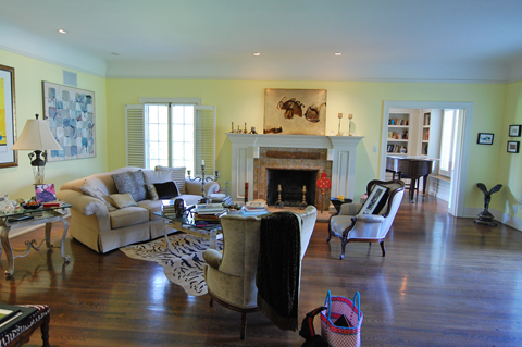 Los Angeles home stager Hancock Park living room before home staging Los Angeles home stager Hancock Park living room before home staging